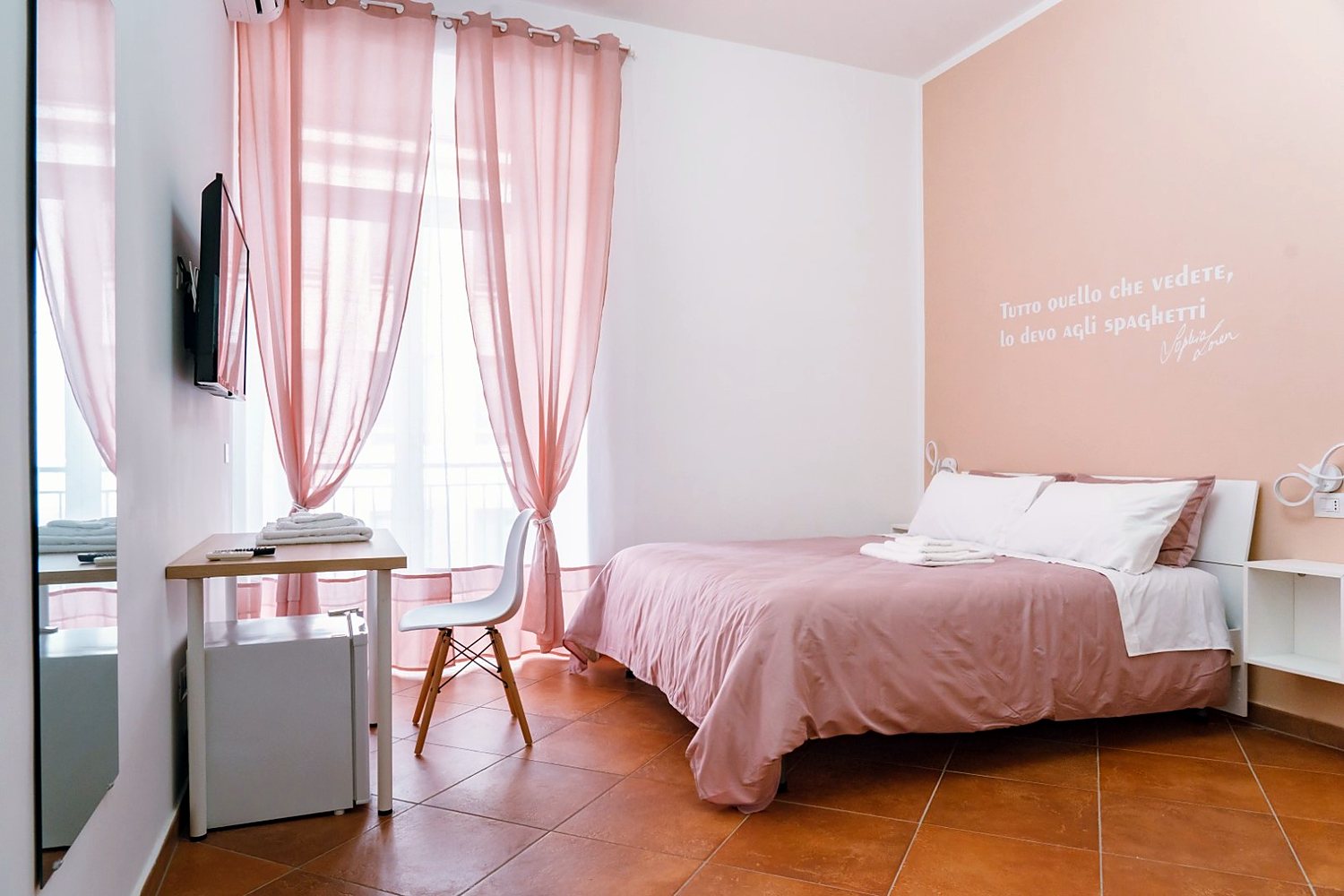 Camera Sophia con letto rosa, GGGrow Santa Brigida, Napoli centro