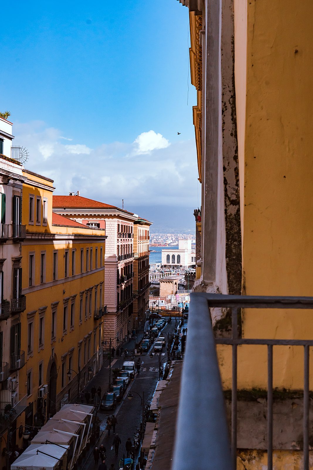 Vista dal balcone della camera Sophia verso il golfo, GGGrow Santa Brigida, Napoli centro
