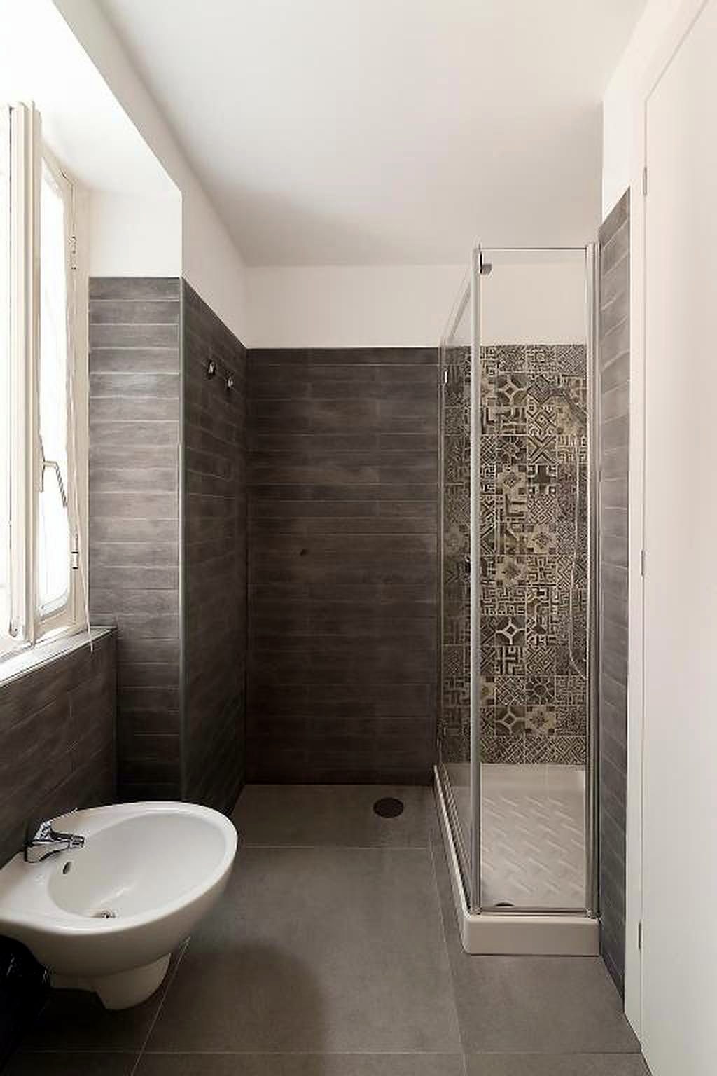 Bagno privato con box doccia in vetro, camera 'O Sole Mio, GGRoom San Giovanni